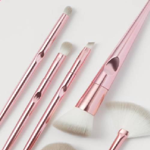 Make-up brushes 24